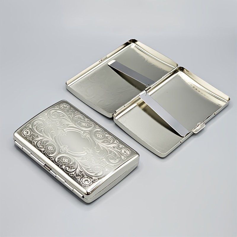 Wallets - ヴィンテージ風の金属製シガレットケース。男性向けで、12本の100mmサイズのタバコを収納可能。クレジットカードホルダーとしても使用できます。