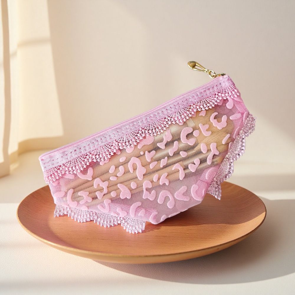 新作ビキニ柄のコスメポーチ。レースとハートの模様が施され、透 - Cosmetic Bags のレビューと価格