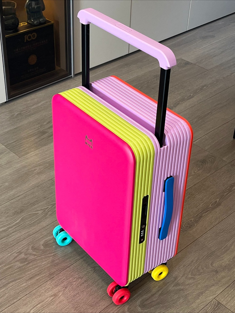 20インチ、24インチのファッション旅行用スーツケース、PC - Spinner Wheel Rolling Suitcase 20 Inch のレビューと価格