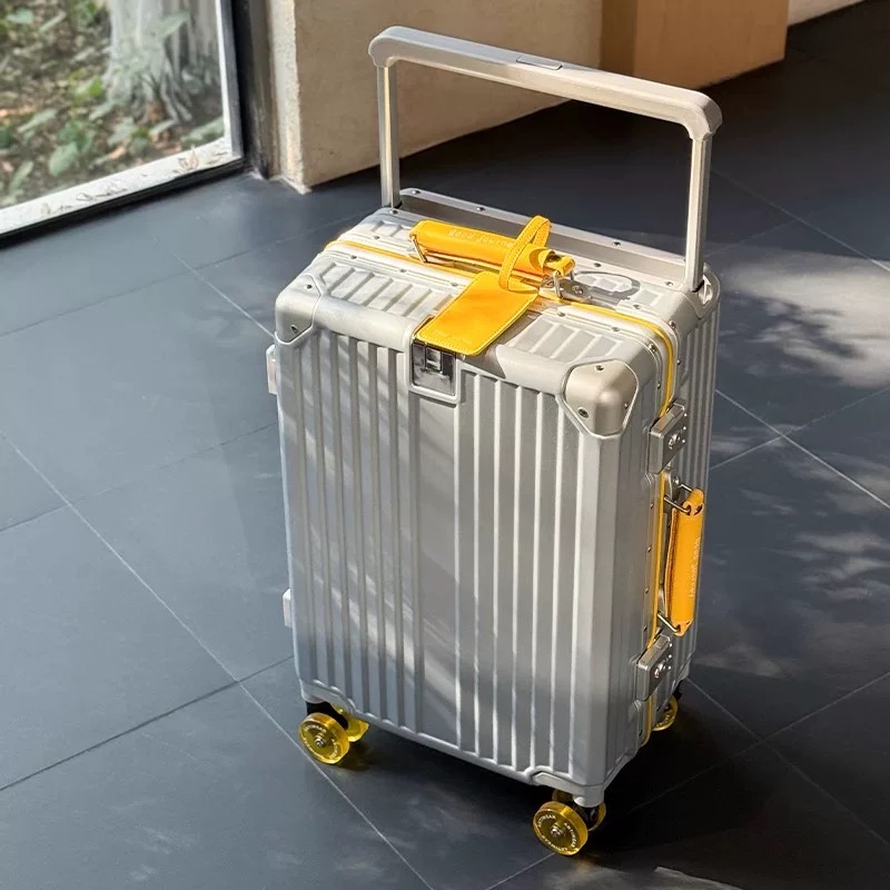 MIGEBAO プレミアムアルミニウムフレーム製スーツケース - Aluminum Frame Carry On Luggage のレビューと価格
